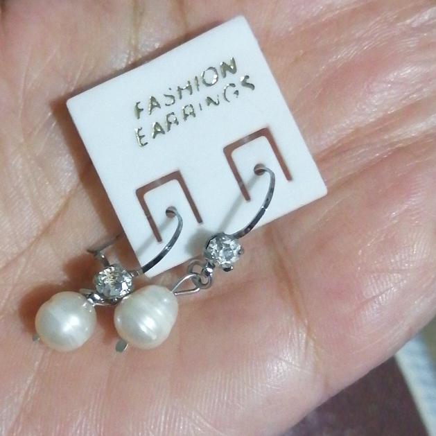 Anting Besi Putih Ambon Mutiara