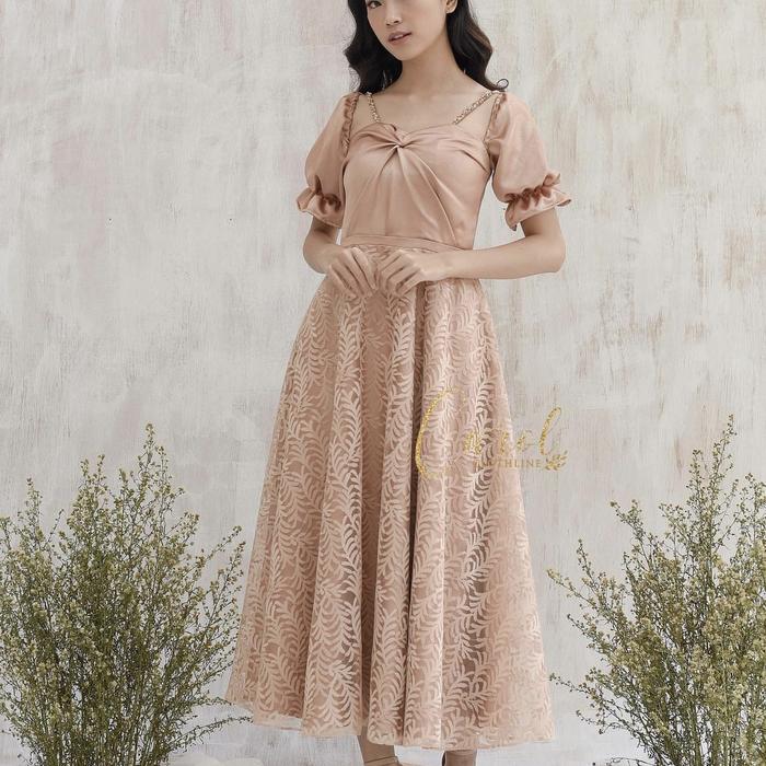 Preloved Dress Carol Clothline Rose Gold Bahan lace & sleek Size M 1.