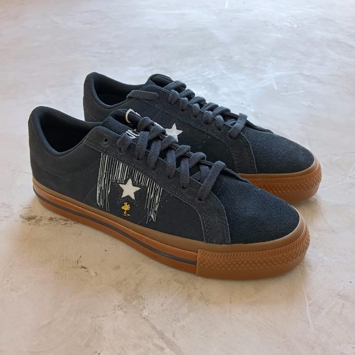 DISKON GEDE CONVERSE ONE STAR OX X PEANUTS BLACK GUM ORIGINAL RESMI