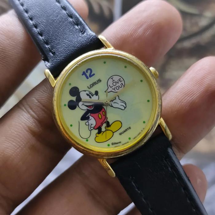 JAM TANGAN DISNEY SEIKO LORUS GLOW IN THE DARK