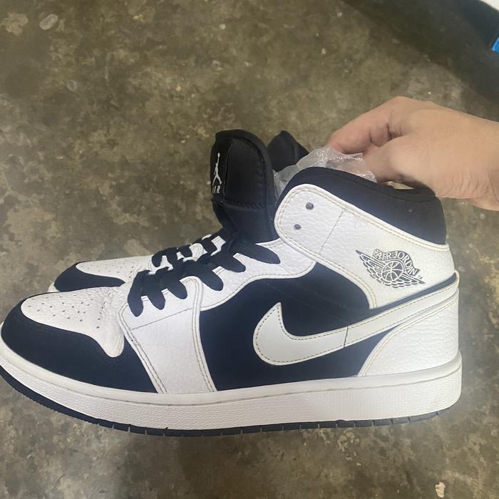 Nike air jordan 1 mid panda second bekas