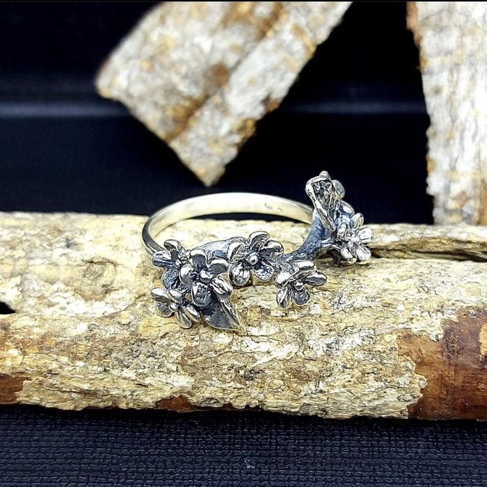Cincin perak wanita motif rangkaian bunga