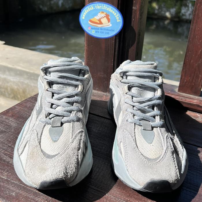 adidas yeezy boost 700 v2