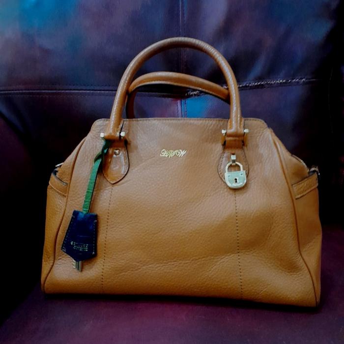 esquire hand bag