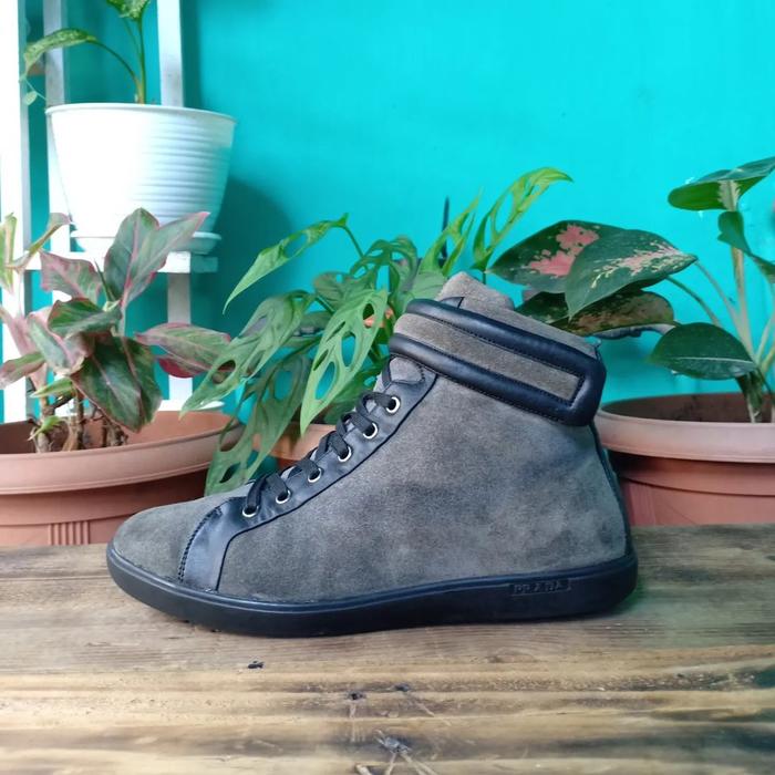 sepatu boots prada size 40 made in italy second original