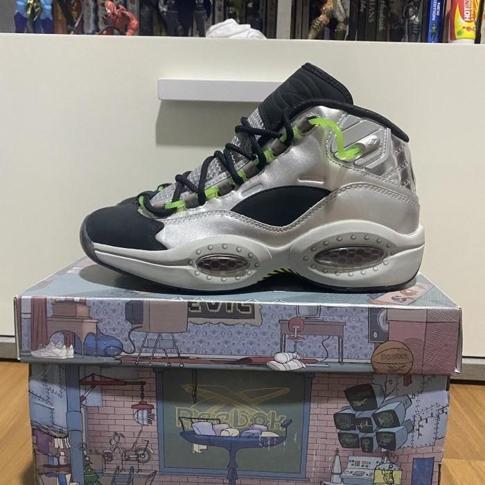 Sepatu Reebok Question Mid "Gru's Lab" Minions Original