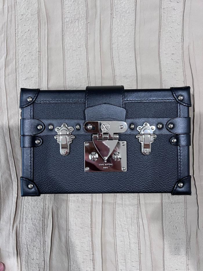 Preloved Authentic LV Petite Malle season 2021 - chip