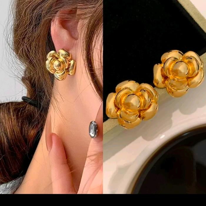 anting bunga emas