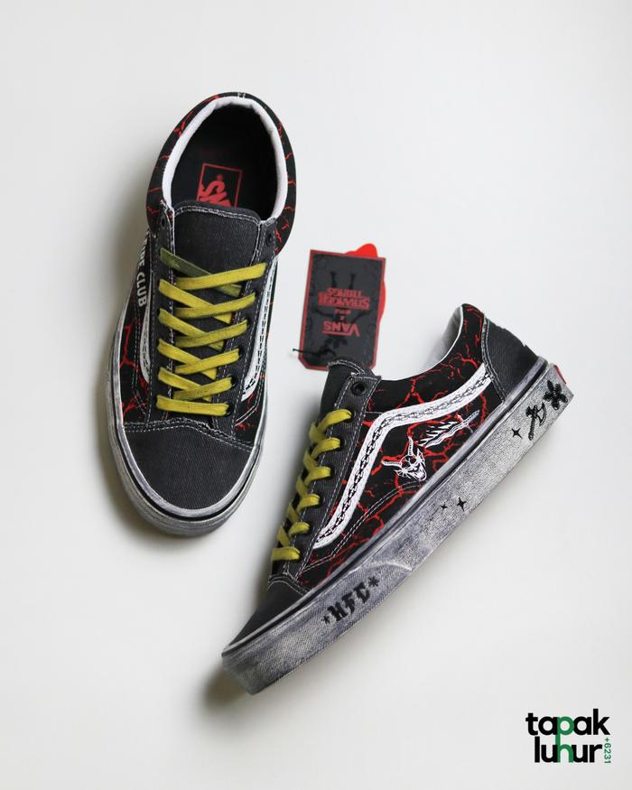 VANS STYLE 36 STRANGER THINGS HELLFIRE CLUB BLACK WHITE ORIGINAL