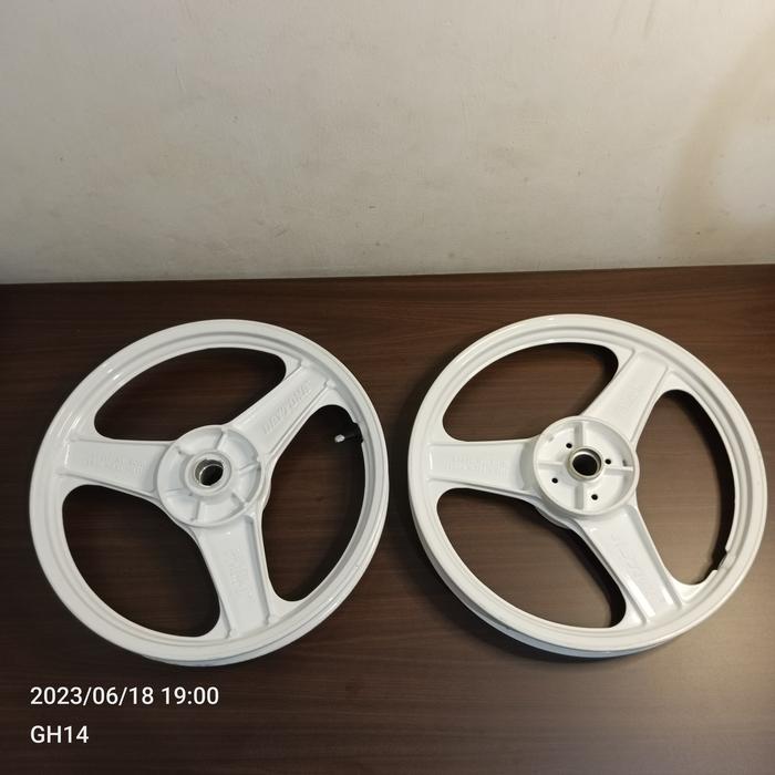 velg daytona yamaha palang tiga ring 17 original japan  r17 cast wheel