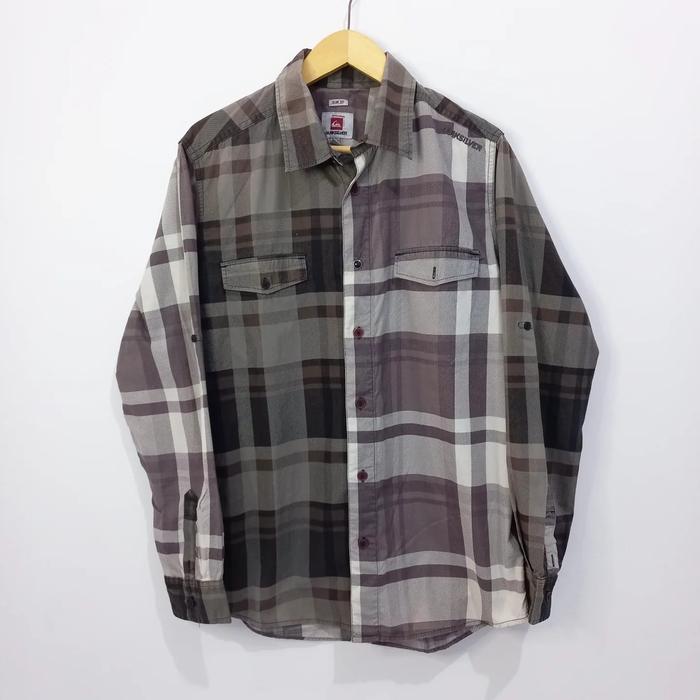 KEMEJA KOTAK PRIA MERK QUICKSILVER ORIGINAL SIZE M SLIM FIT - COKLAT