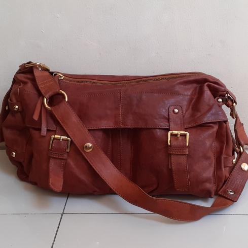 tas slempang D&G coklat