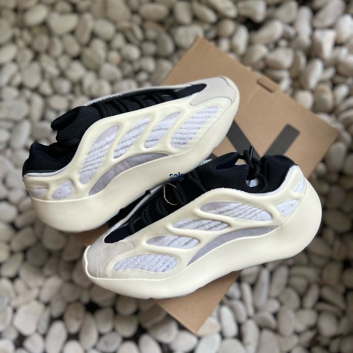 Yeezy 700 Azael