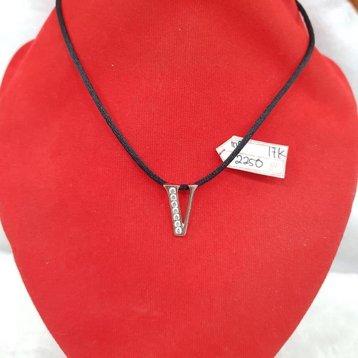 LT2255E323E liontin huruf V permata inisial nama emas putih 17k