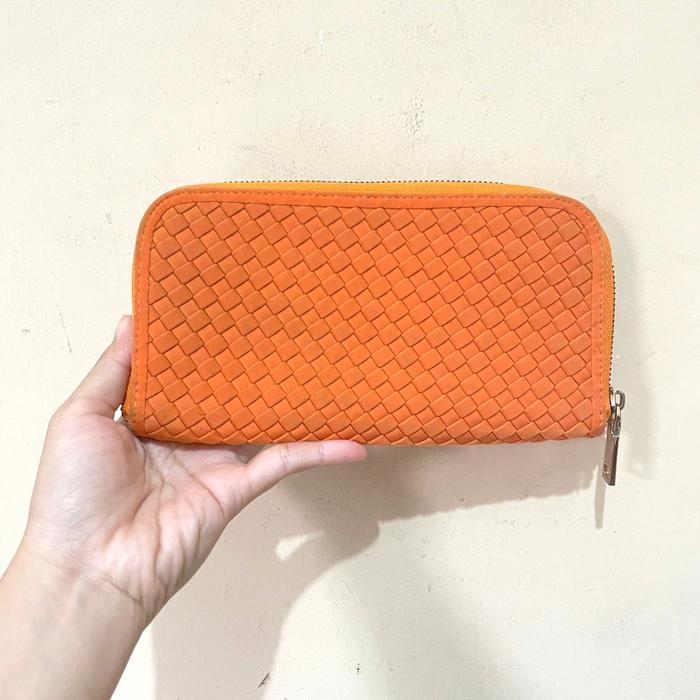 Dompet Linette masih baguss