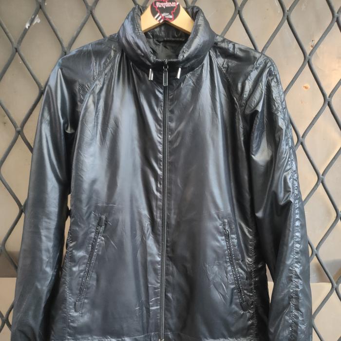 JACKET UNIQLO LIGHT WEIGHT BLACK ZIPPER