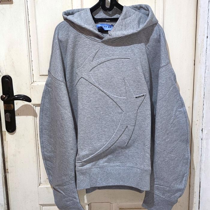 Jaket Hoodie H&M x Mugler Hoodie Motif Bintang Abu-abu Ukuran XL Baru 100% Asli Garansi Uang Kembali