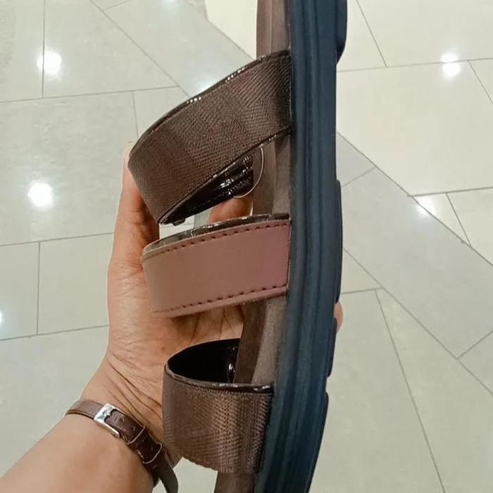 sandal fladeo pria