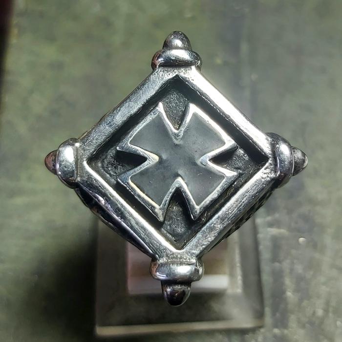 Independent Ring