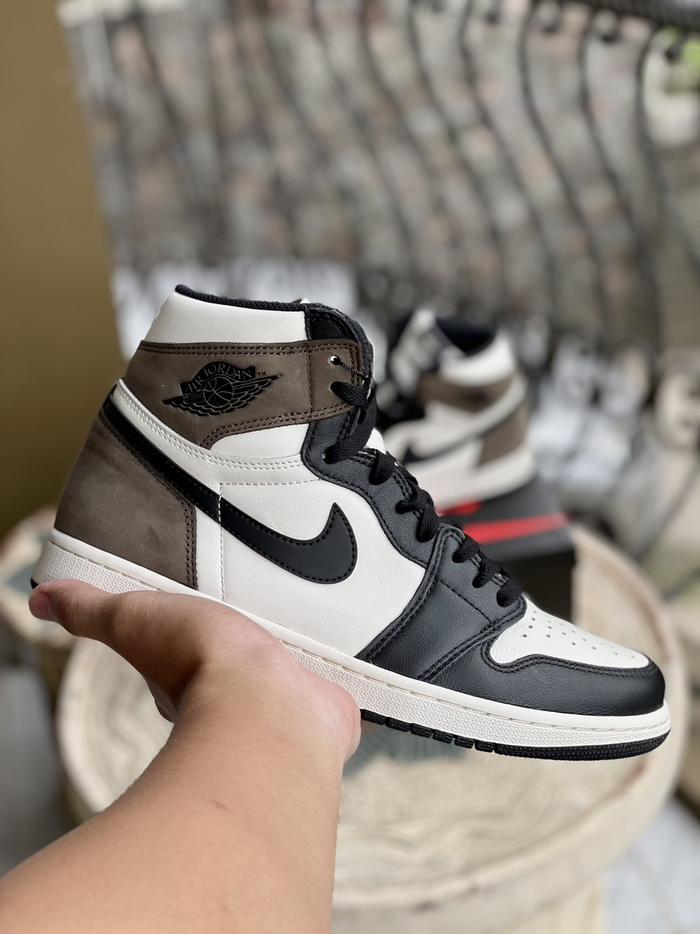 AIR JORDAN 1 HIGH DARK MOCHA AUTHENTIC 100%