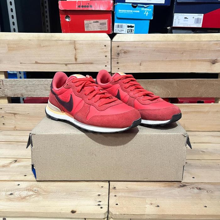 Nike Internationalist