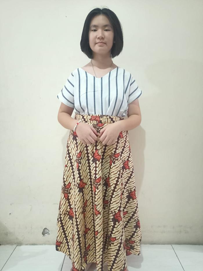 Yaniar rok lilit payung batik
