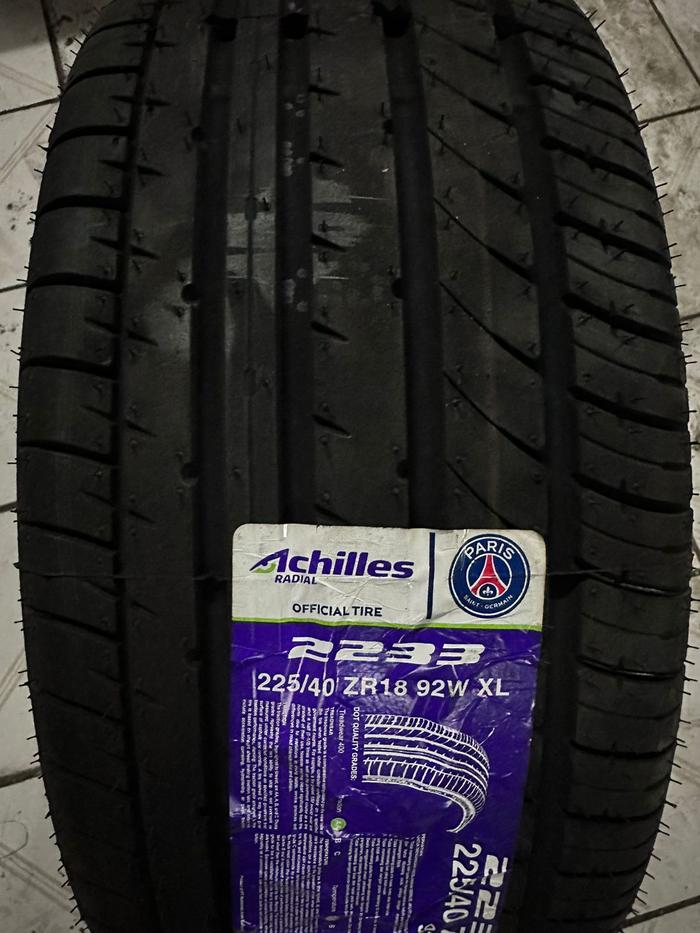 BAN ACHILLES 225/40 R18 2233