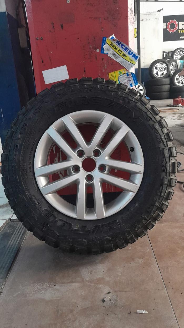 VELG VW R16X6,5 5X112 ET50 + BAN BARU FORCEUM M/T 08 PLUS 235 70 R16
