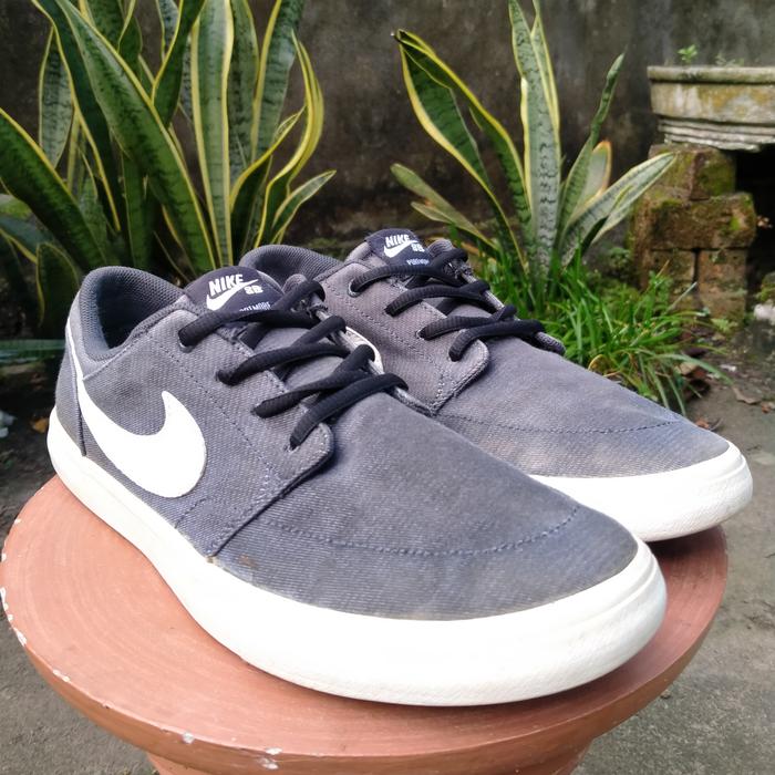 Sepatu Second Casual Nike SB Original Size 44 Insole 28 cm
