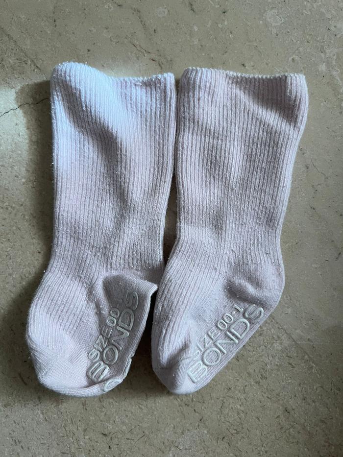 Preloved Kaos kaki baby Bonds 0-3months
