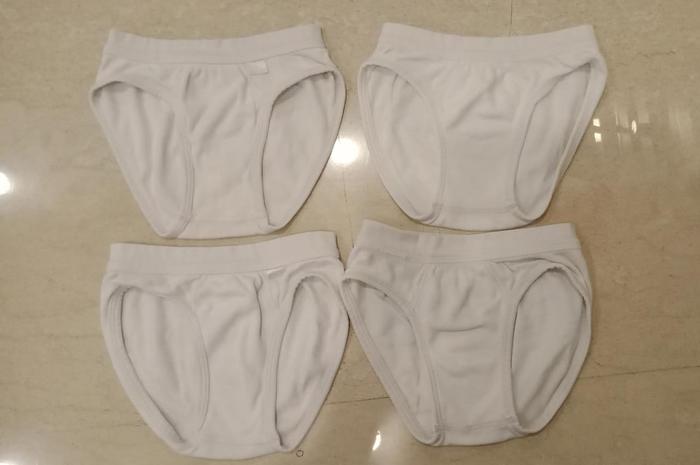 Preloved set 4 celana dalam anak white 5/6years