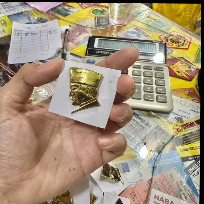 ￼pin soekarno pin bung karno pin peci soekarno pin peci bung karno