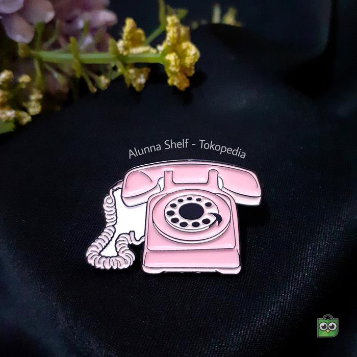 Pin Enamel Telephone Kabel Jadul Telpon Pink | Brooch Aksesoris Bros