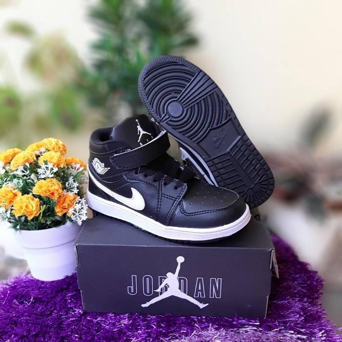 SEPATU SEKOLAH ANAK LAKI LAKI PEREMPUAN NIKE AIR JORDAN HITAM PUTIH HI