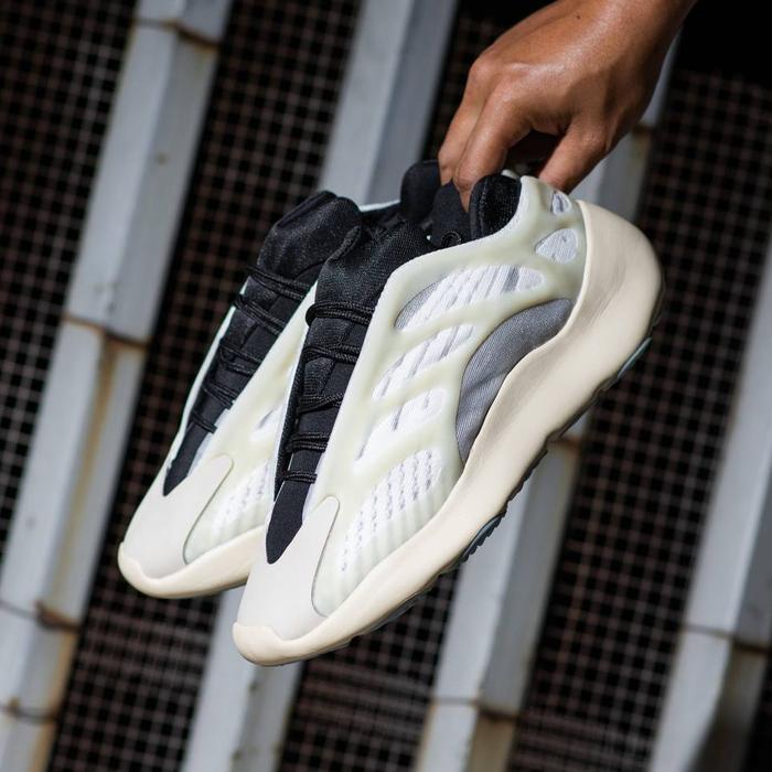 AD*DAS YEEZY 700 V3 AZAEL