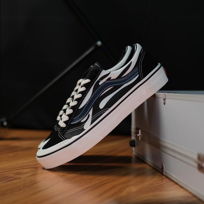STYLE 36 DECON FLAME BLACK WHITE BNIB