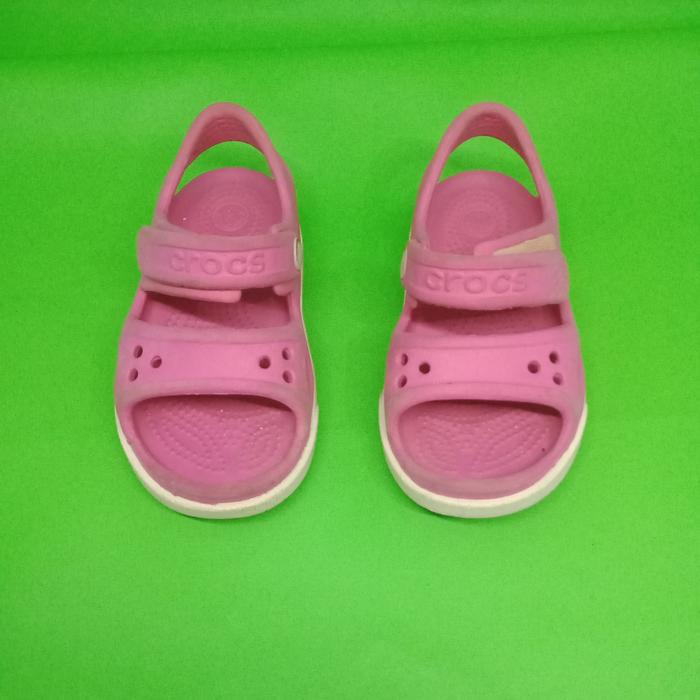 Preloved sendal sepatu anak perempuan pink crocs size 6