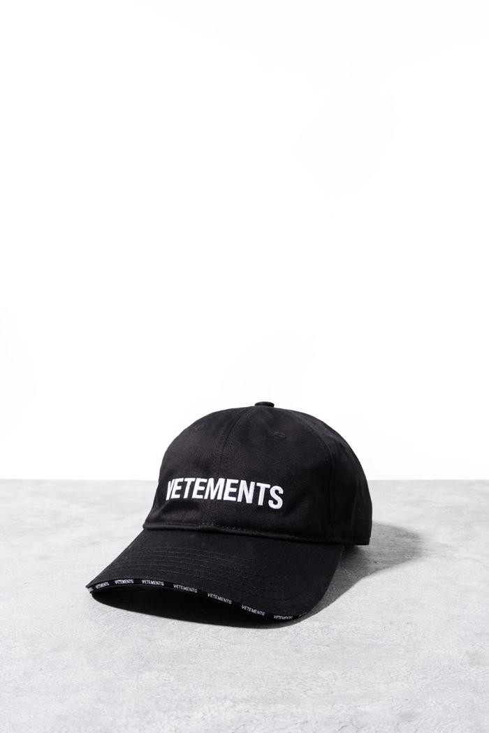VETEMENTS Embroidered logo cap Black