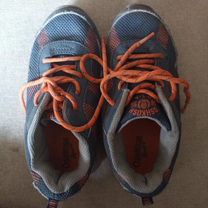 Preloved sepatu anak tali oshkosh