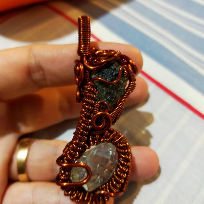 liontin moldavite herkimer kode 1