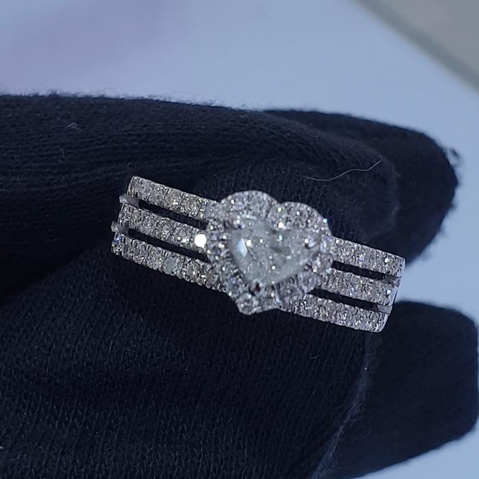 cincin emas berlian love