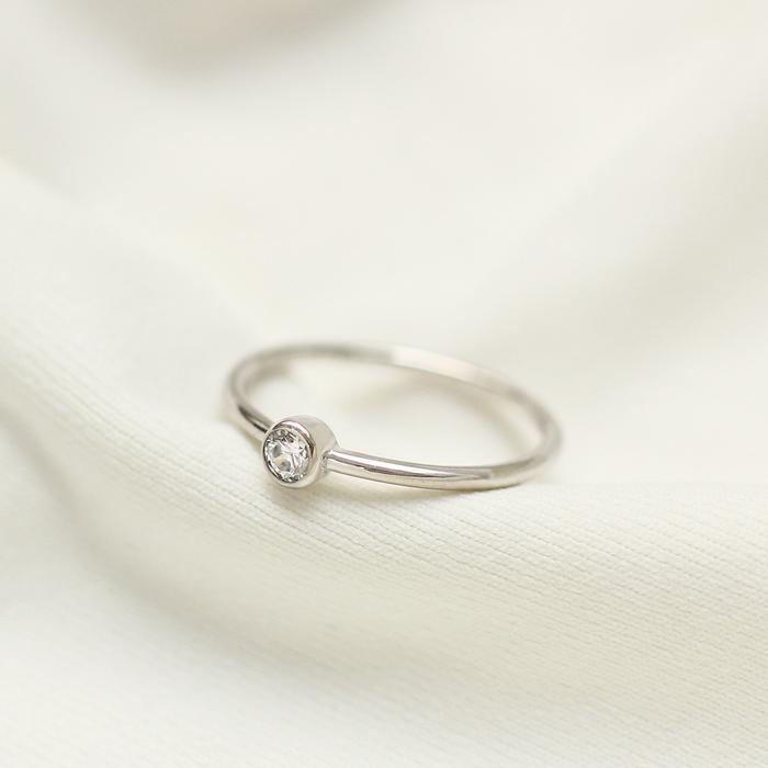 Moonlight Bezel Ring - LOULOUROSE