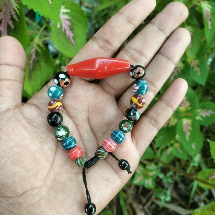 gelang manik dayak dan lamiang khas dayak