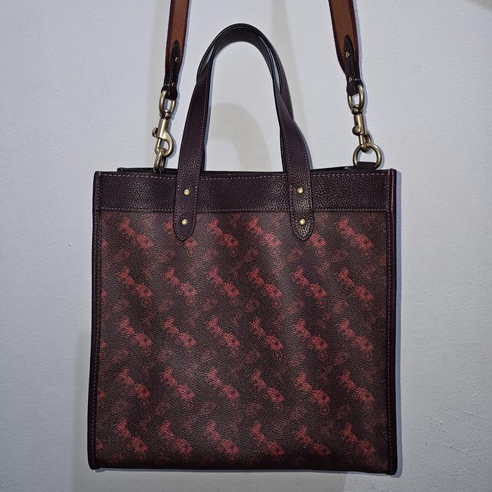 Coach 89143 Field Tote With Horse And Carriage Print Second Like New