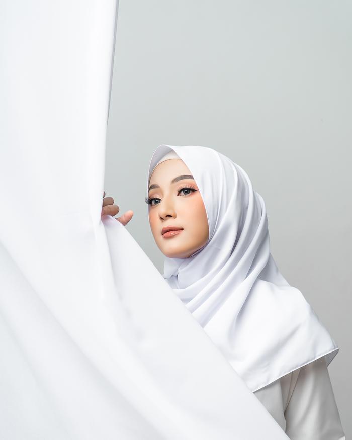 Niskalla Hijab Pashmina Polos / Jilbab Premium Woolpeach Warna Putih