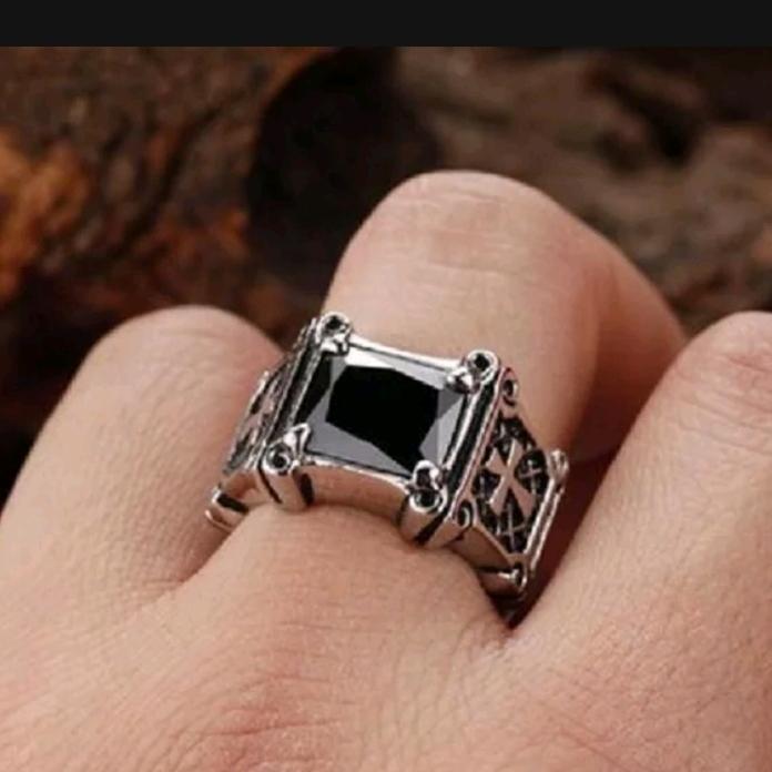 Cincin Pria Salib Cross La Croix Titanium Stainless Steel Batu Merah