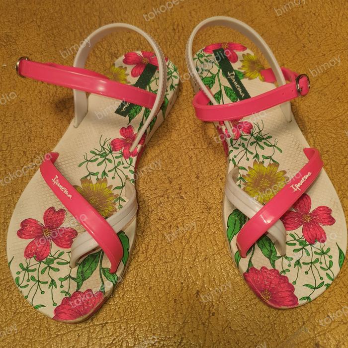Preloved sendal anak perempuan ipanema flower pink uk EU 33, 18,5cm