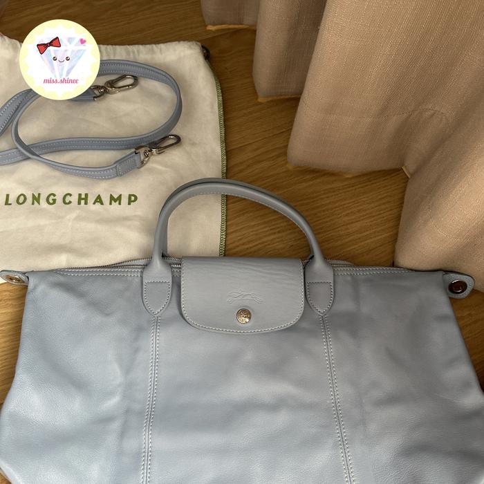 Longchamp cuir medium cornflower blue baby blue like new