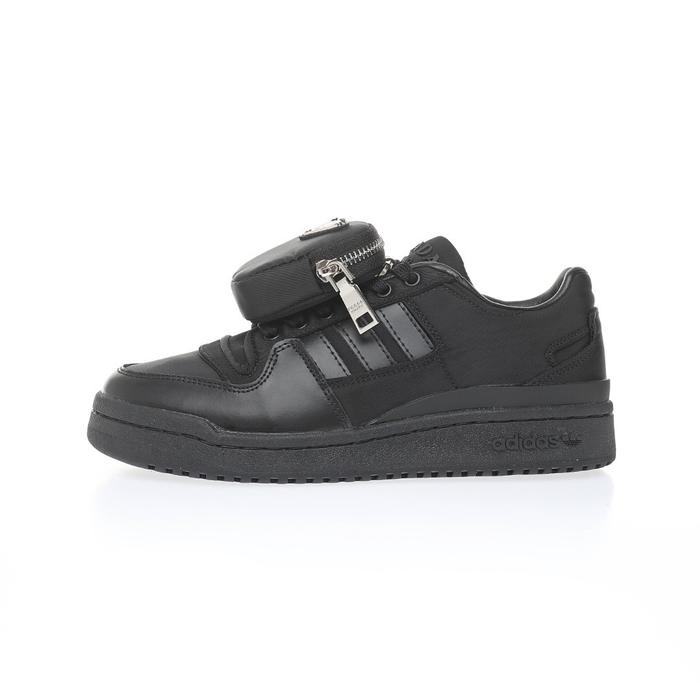 AD Forum Low Black