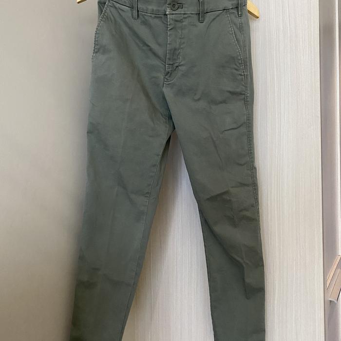 Celana chino uniqlo slim fit original green army